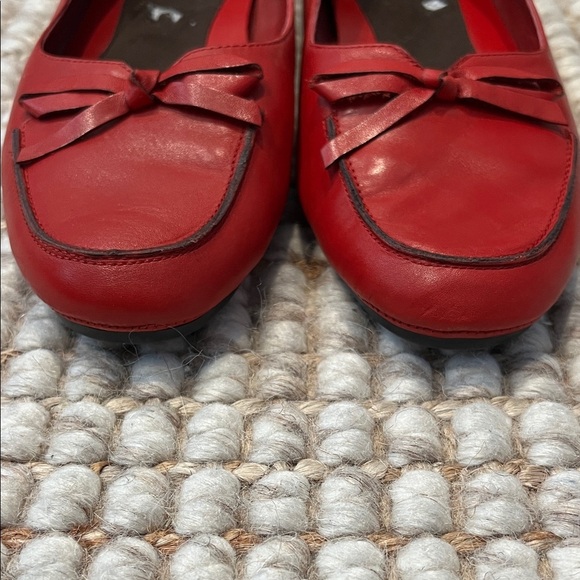 AEROSOLES Red Women's Flats with Bow - Picture 2 of 6